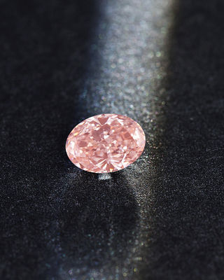 Bestätigte fantastisches helles Labor geschaffenes Rosa Diamond Oval Cut Artificial 2.4ct IGI VS1