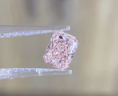 Zugelassenes Labor IGI stellte farbige Diamanten sich vorstellen intensiven leuchtenden losen Diamanten des Rosa-VS1 her