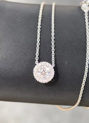 Rundes Diamant-Hängeschloss mit Halo-Einstellung Diamantschmuck