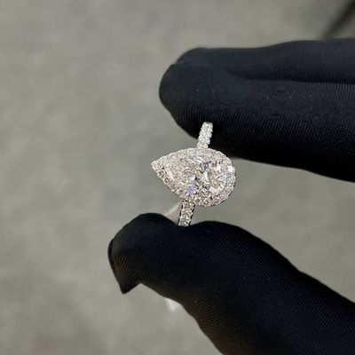 18k kultivierter weißer Diamant Weiblicher Ring 1.53ct E VS1 Birnenform Volldiamant-Satz Stil