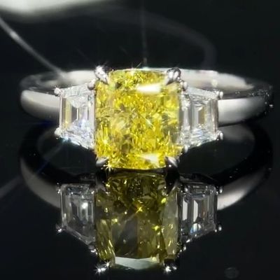 1.22ct Lab-Grown Diamant Ring mit gelben Diamanten Drei Steine Stil maßgeschneiderte Schmuck