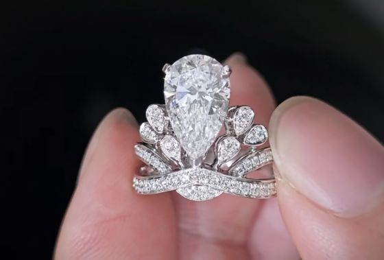 CH-Anpassung Labor Wachsende Diamantringe Birnenkrone Diamantring 18K Verlobungsring
